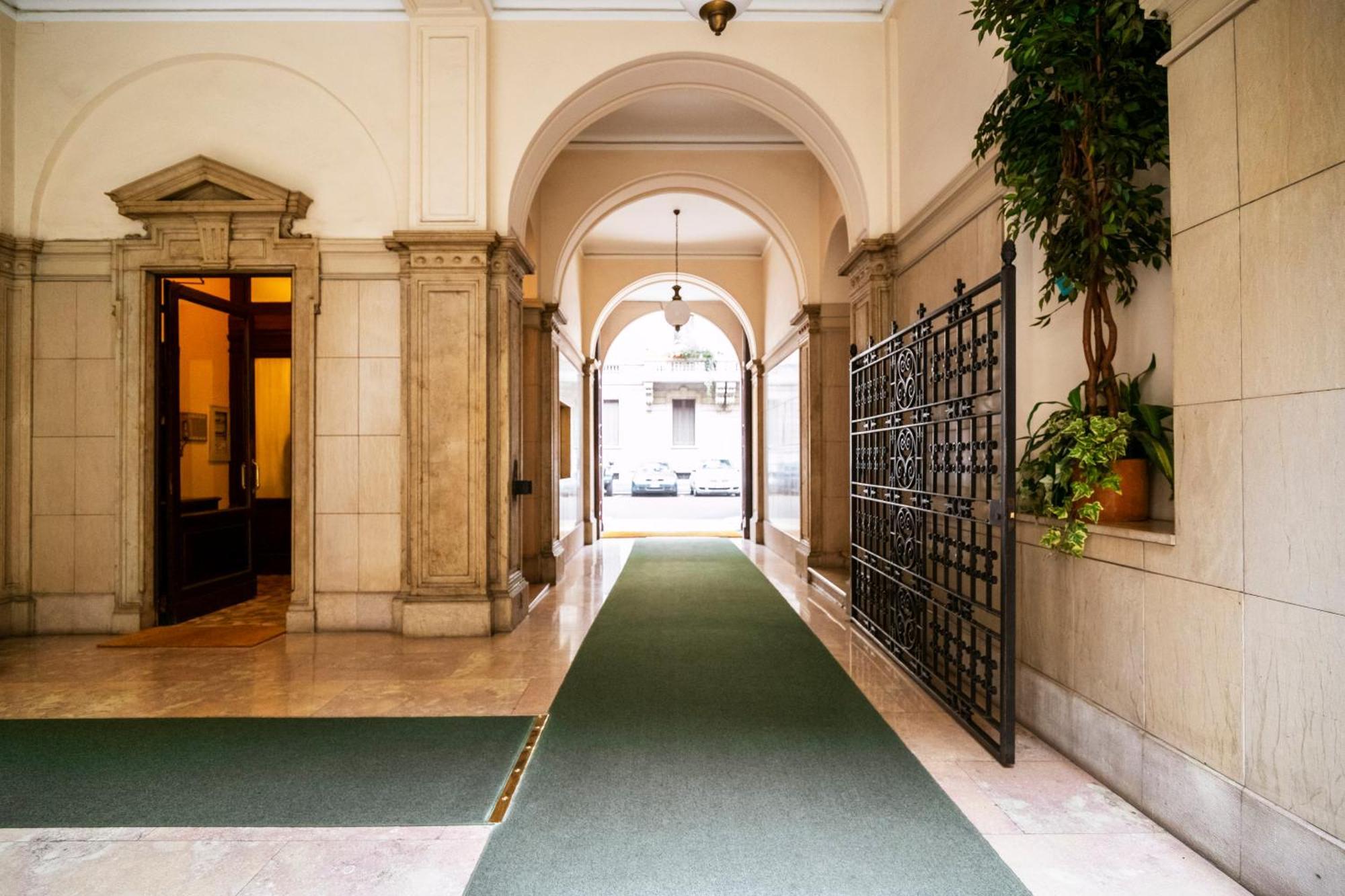 Appartamento Real Jewel In Milano Cadorna Esterno foto